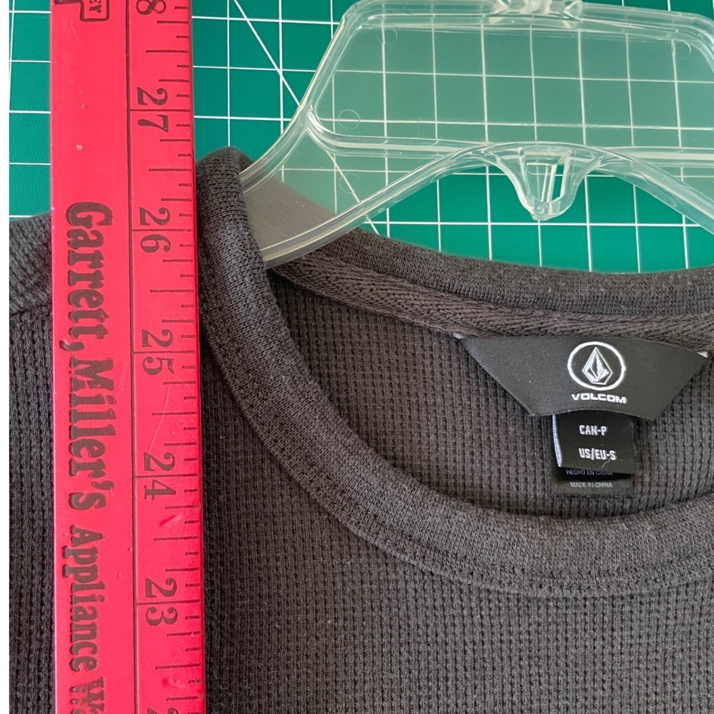 Volcom Mens Long Sleeve Thermal Waffle Knit Shirt Charcoal Gray Stone Logo Small - Picture 5 of 7